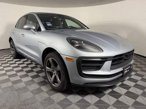 Certified 2024 Porsche Macan image 9