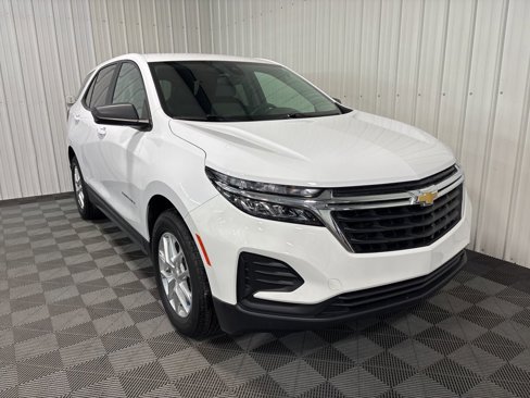 Used 2023 Chevrolet Equinox LS w/ LS Convenience Package image 2