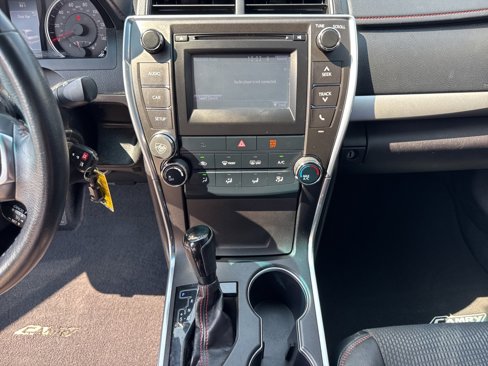 Used 2017 Toyota Camry SE image 35