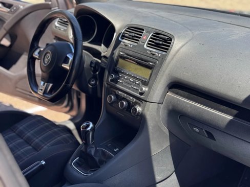 Used 2011 Volkswagen Golf 4-Door image 12