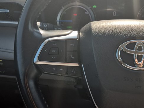 Used 2021 Toyota Highlander LE image 19