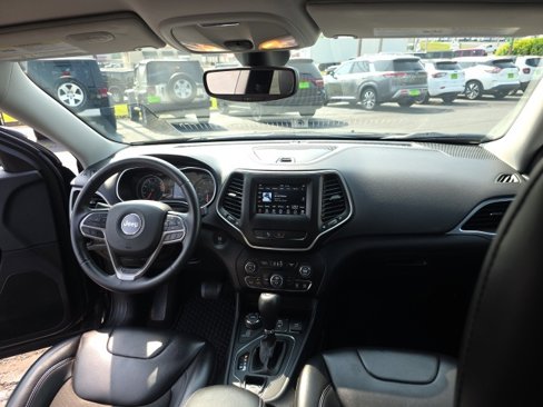 Used 2019 Jeep Cherokee Latitude Plus w/ Comfort/Convenience Group image 48