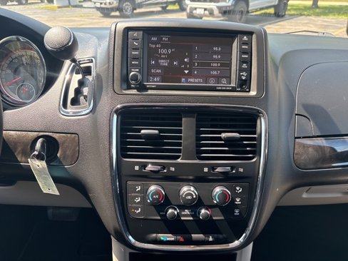 Used 2017 Dodge Grand Caravan SE w/ Power Window Group image 13