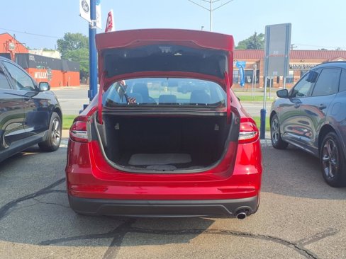 Used 2020 Ford Fusion SE image 9