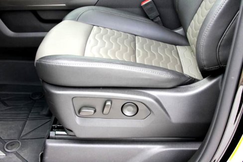 Used 2025 Chevrolet Silverado 1500 ZR2 w/ Technology Package image 26