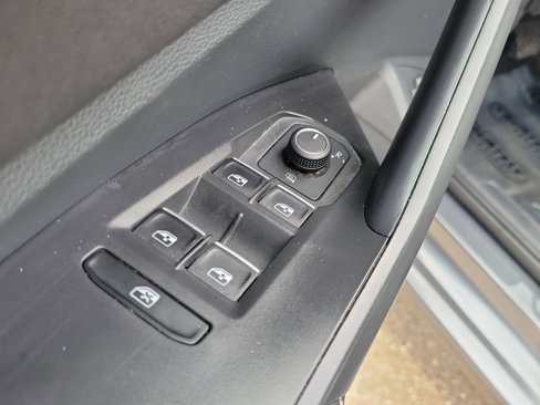 Used 2024 Volkswagen Jetta SE image 19