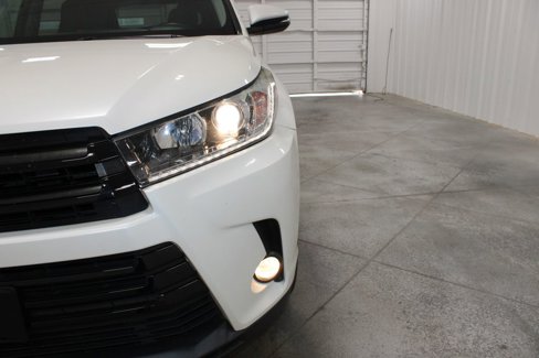 Used 2017 Toyota Highlander SE image 12