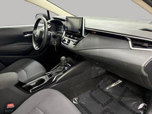 Used 2021 Toyota Corolla LE image 17