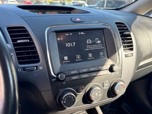 Used 2017 Kia Forte S image 16