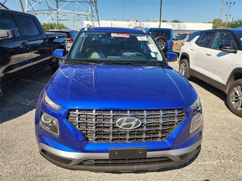 Used 2025 Hyundai Venue SEL image 2