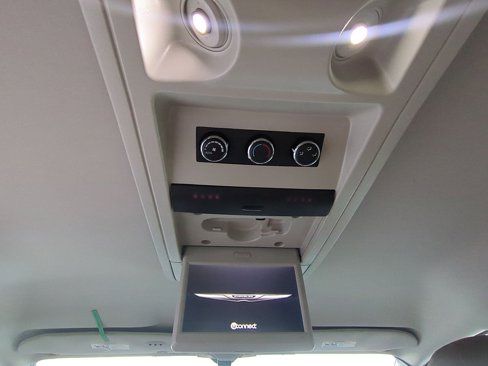 Used 2016 Chrysler Town & Country Touring w/ Driver Convenience Group image 29