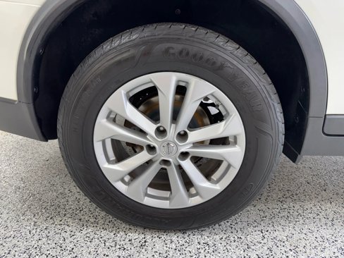 Used 2015 Nissan Rogue SV image 18