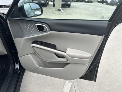 Used 2022 Kia Soul LX image 16