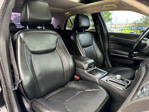 Used 2018 Chrysler 300 Limited image 9