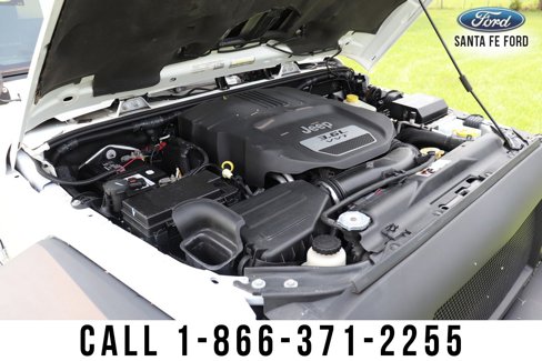 Used 2015 Jeep Wrangler Unlimited Rubicon w/ Connectivity Group image 12