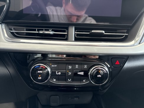 New 2025 Chevrolet Trax LT w/ Sunroof Package image 17