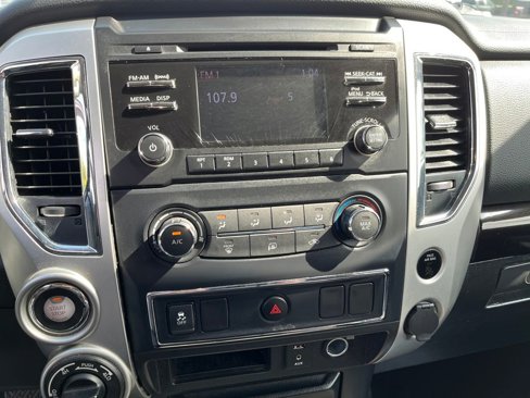 Used 2018 Nissan Titan S image 18