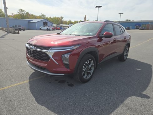 Used 2025 Chevrolet Trax LT w/ Driver Confidence Package image 8
