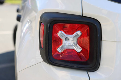 Used 2018 Jeep Renegade Sport w/ Power & Air Group image 28