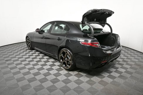 New 2025 Alfa Romeo Giulia w/ Driving Assist Package image 31