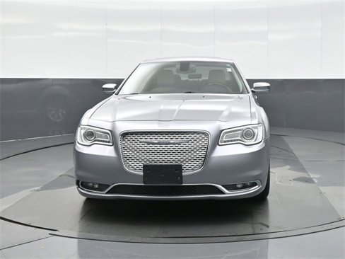 Used 2016 Chrysler 300 C image 2