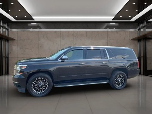 Used 2016 Chevrolet Suburban LTZ image 2