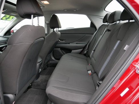 New 2025 Hyundai Elantra SEL image 12