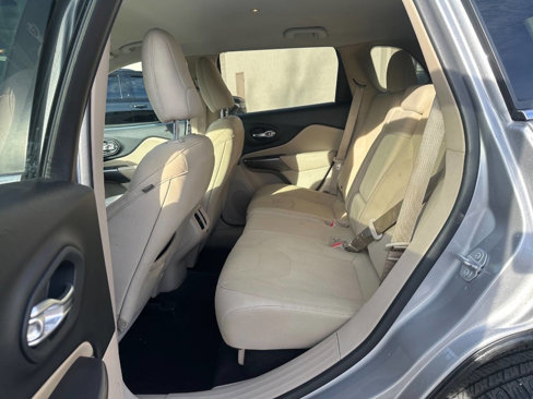 Used 2019 Jeep Cherokee Latitude w/ Popular Appearance Group image 11