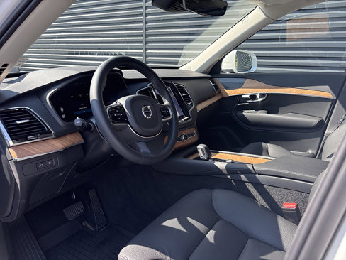 Used 2024 Volvo XC90 T8 Plus w/ Protection Package Premier image 10