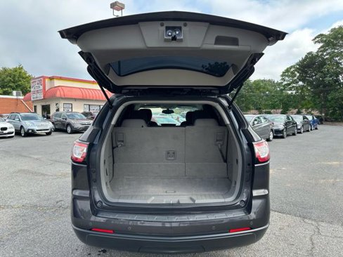 Used 2017 Chevrolet Traverse LT image 16
