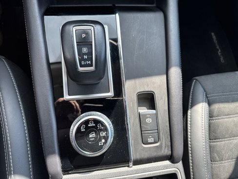 Used 2024 Mitsubishi Outlander SE image 32