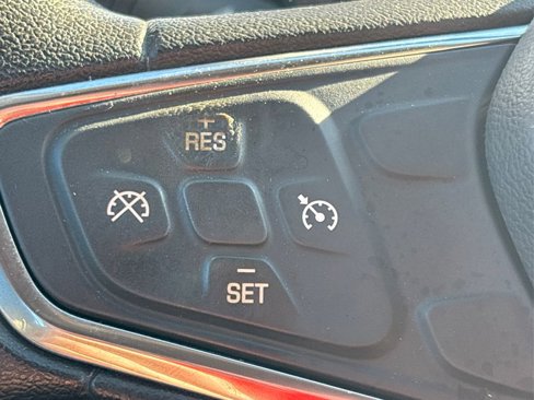 Used 2017 Chevrolet Malibu LT image 25