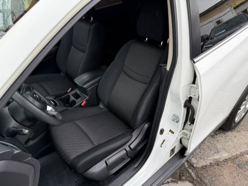 Used 2017 Nissan Rogue S image 7