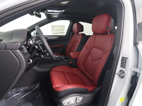New 2025 Porsche Macan image 5