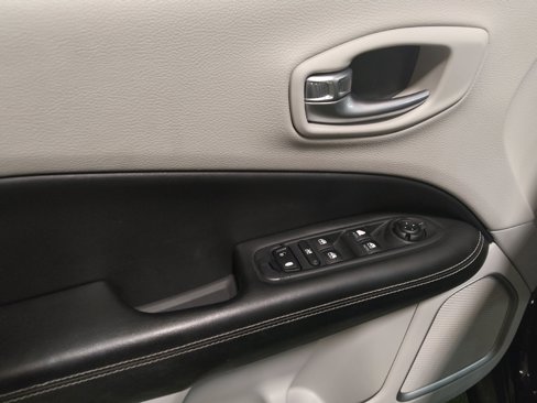 Used 2018 Jeep Compass Latitude w/ Popular Equipment Group image 27