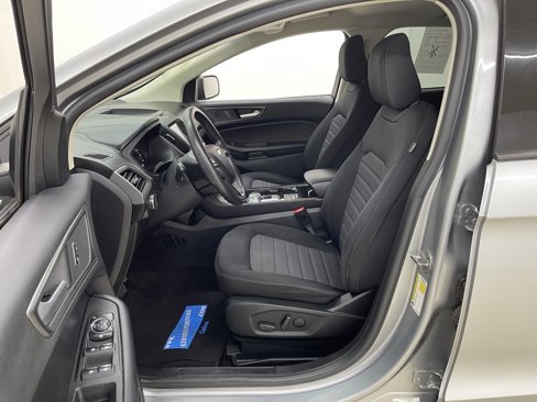 Used 2020 Ford Edge SE image 18