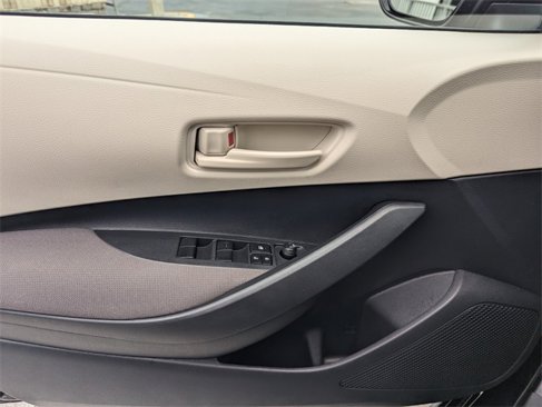 Used 2025 Toyota Corolla LE image 27