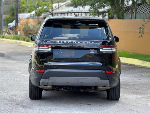 Used 2017 Land Rover Discovery SE image 6