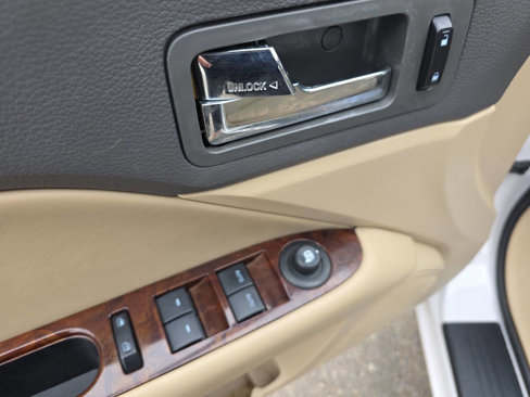 Used 2012 Ford Fusion SEL image 22