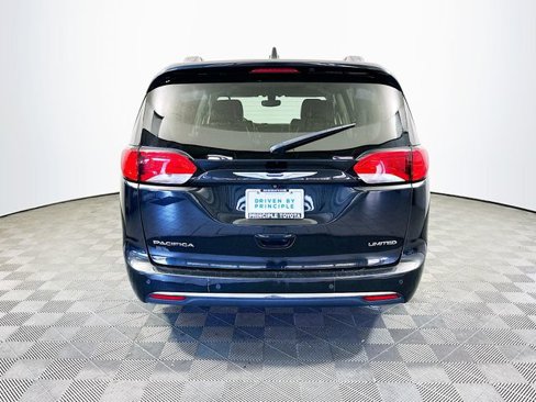 Used 2020 Chrysler Pacifica Limited image 8