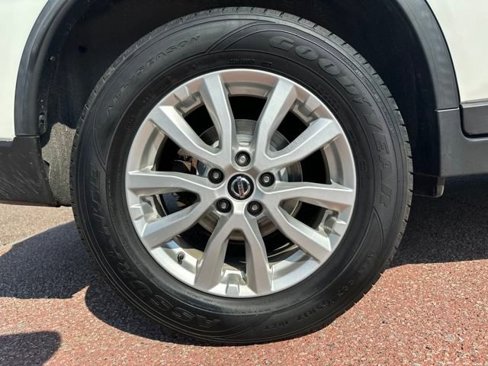 Used 2019 Nissan Rogue SV image 26