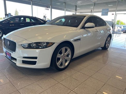 Used 2017 Jaguar XE Premium image 14