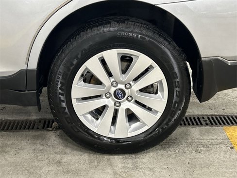 Used 2019 Subaru Outback 2.5i Premium image 11