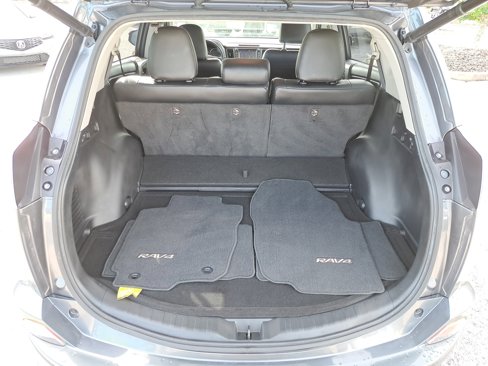 Used 2018 Toyota RAV4 XLE image 6