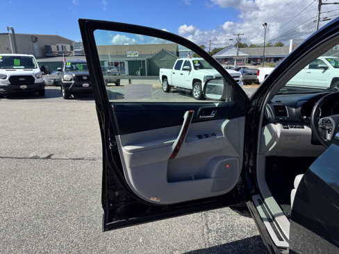 Used 2013 Toyota Highlander Limited image 16