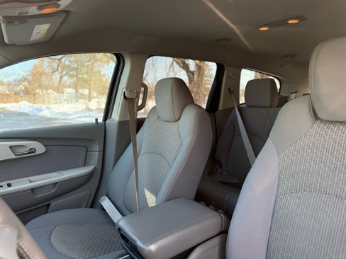 Used 2011 Chevrolet Traverse LS image 30
