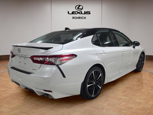Used 2019 Toyota Camry XSE image 5