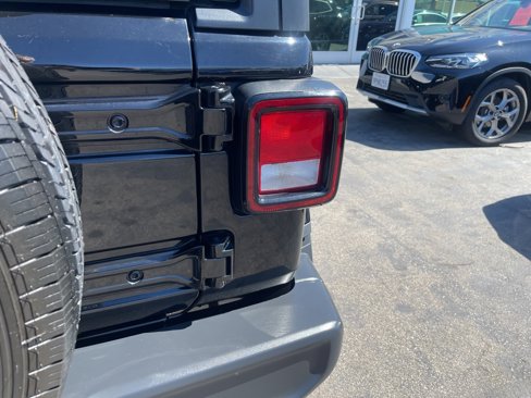 Used 2019 Jeep Wrangler Unlimited Sahara image 11
