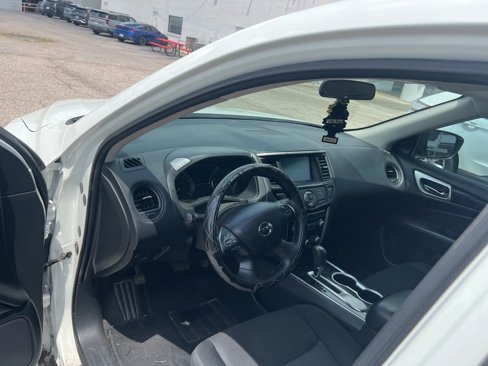 Used 2020 Nissan Pathfinder S image 9