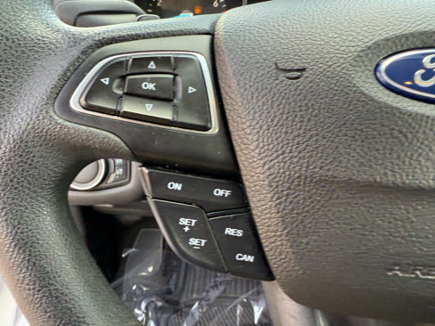 Used 2017 Ford Escape SE image 25